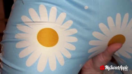 Девушка с соблазнительной попкой очень хочет секса