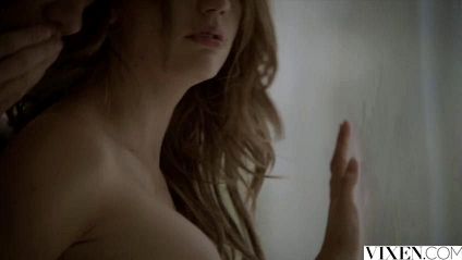 Сосед развел красивую телку на быстрый секс во дворе